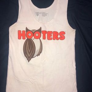 Hooters tank top